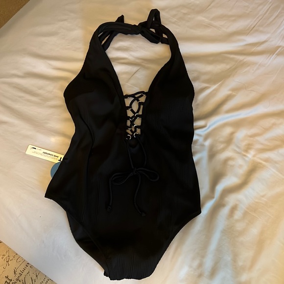 NWT Signature Cupshe swimsuit - Picture 3 of 8